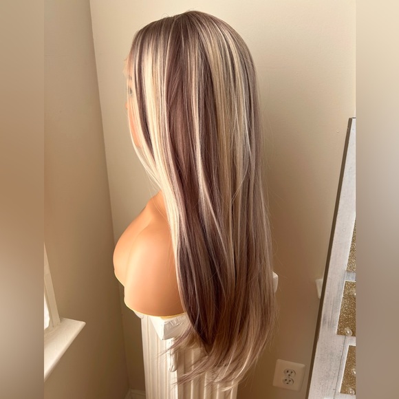 Long Blonde with Low Lights Lace Front Middle Part Synthetic Wig 28” New! - Picture 7 of 9